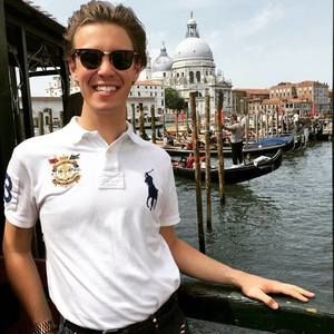 Meet your Posher, Alex